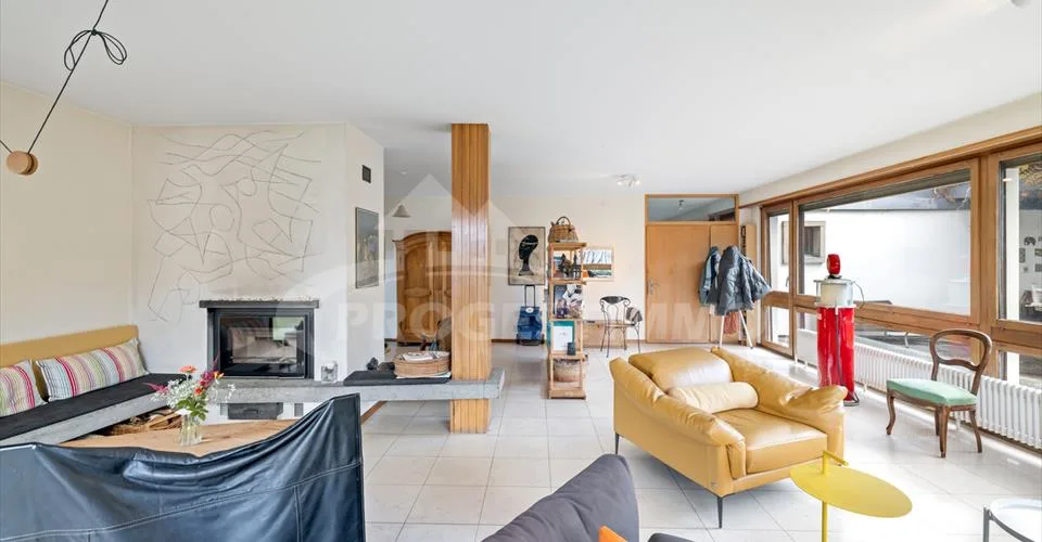VILLA COMPRENANT DEUX APPARTEMENTS ET UN BÂTIMENT ANNEXE A RENOVER