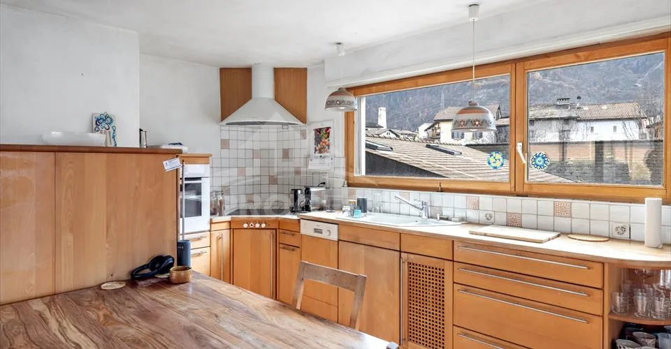 VILLA COMPRENANT DEUX APPARTEMENTS ET UN BÂTIMENT ANNEXE A RENOVER