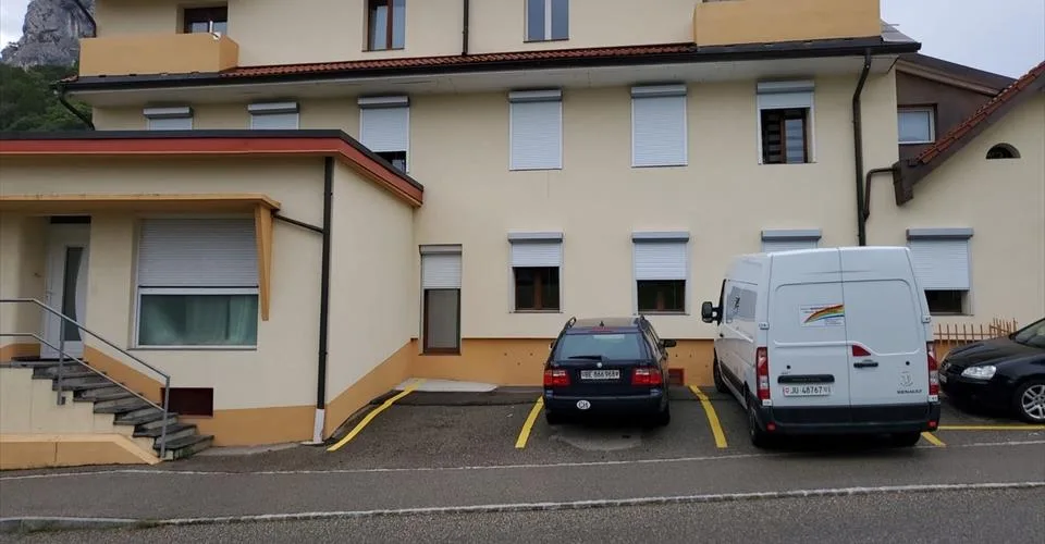 Immeuble de rendement – 7 appartements rénovés à Moutier – Foto 5 von 7