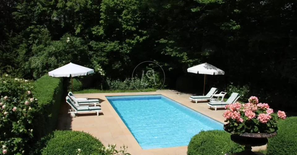 Superbe propriété nichée dans un parc avec piscine proche de Morges