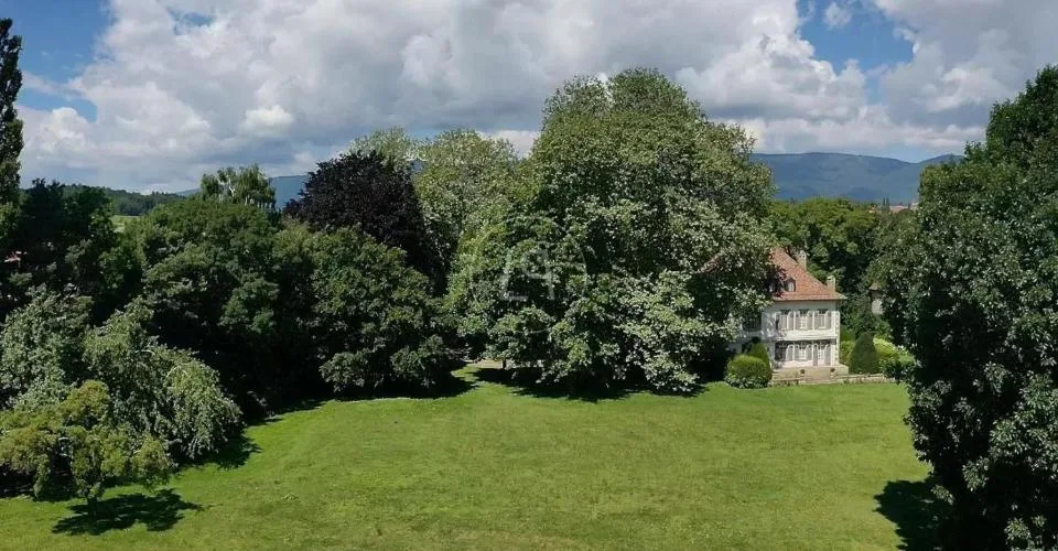 Superbe propriété nichée dans un parc avec piscine proche de Morges