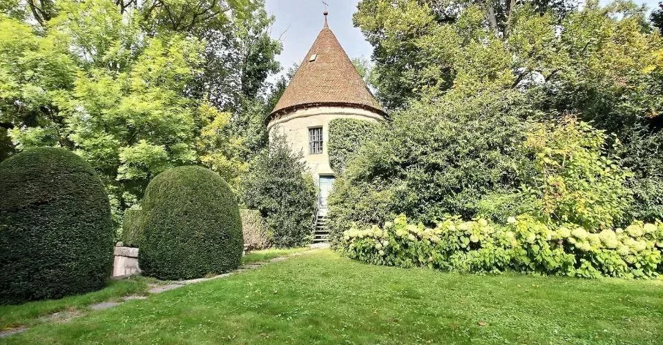 Superbe propriété nichée dans un parc avec piscine proche de Morges