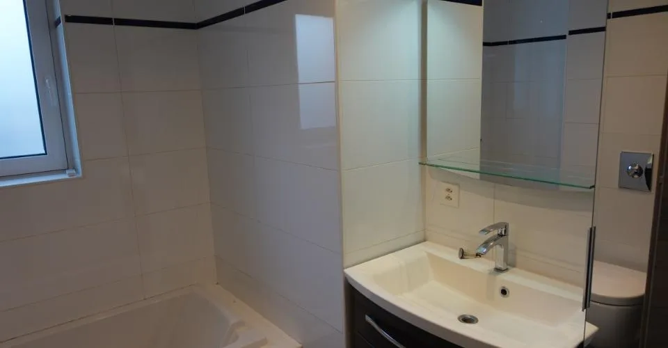 BEL APPARTEMENT D'ANGLE EN ATTIQUE AU CENTRE DU VILLAGE D'EVIONNAZ