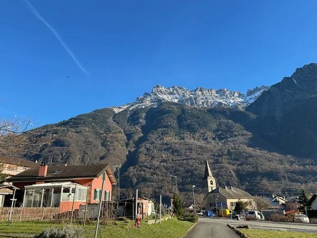 BEL APPARTEMENT D'ANGLE EN ATTIQUE AU CENTRE DU VILLAGE D'EVIONNAZ