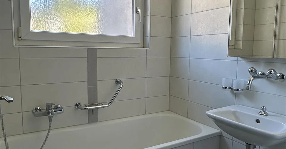 Appartement de 3,5 pièces rénové au dernier étage.