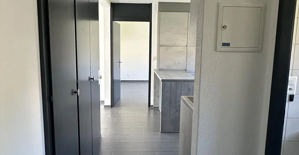 Appartement de 3,5 pièces rénové au dernier étage.