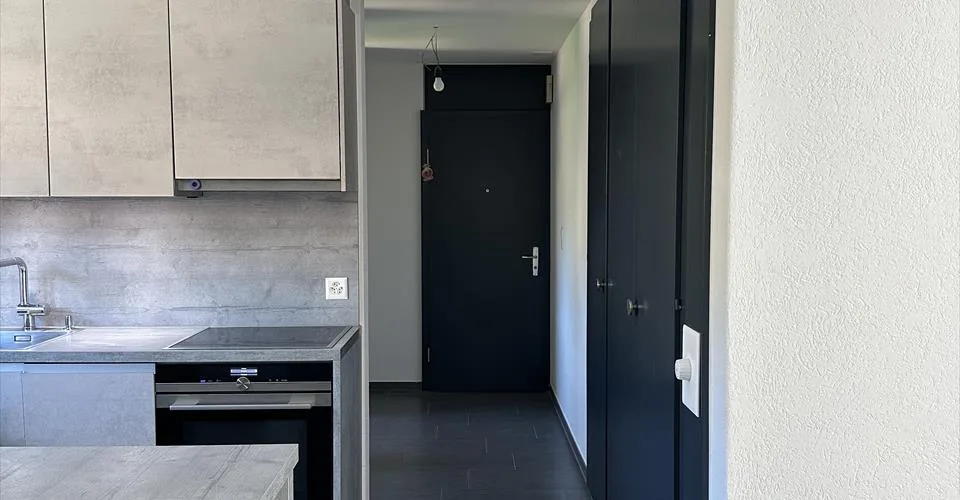 Appartement de 3,5 pièces rénové au dernier étage.