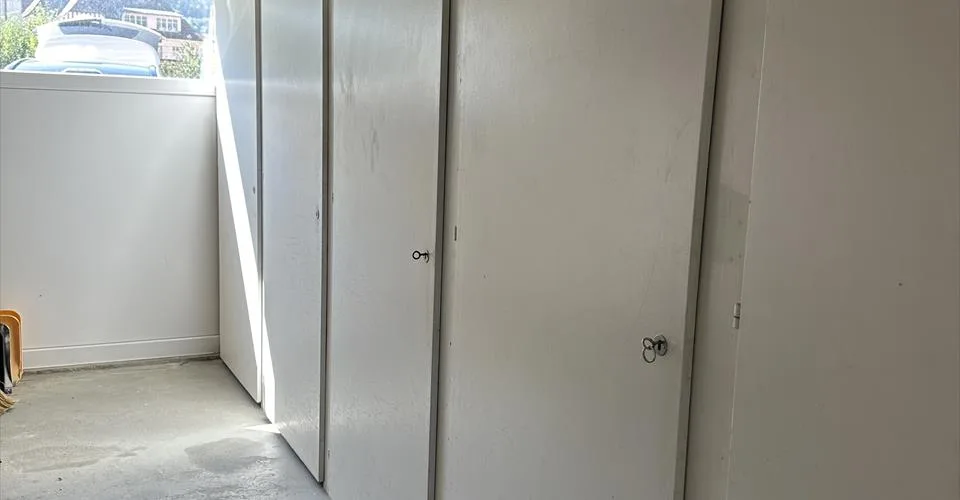 Appartement de 3,5 pièces rénové au dernier étage.