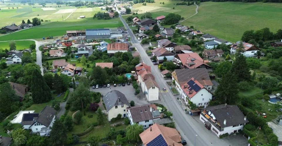 Immeuble à vendre à Lamboing – Foto 2 von 10