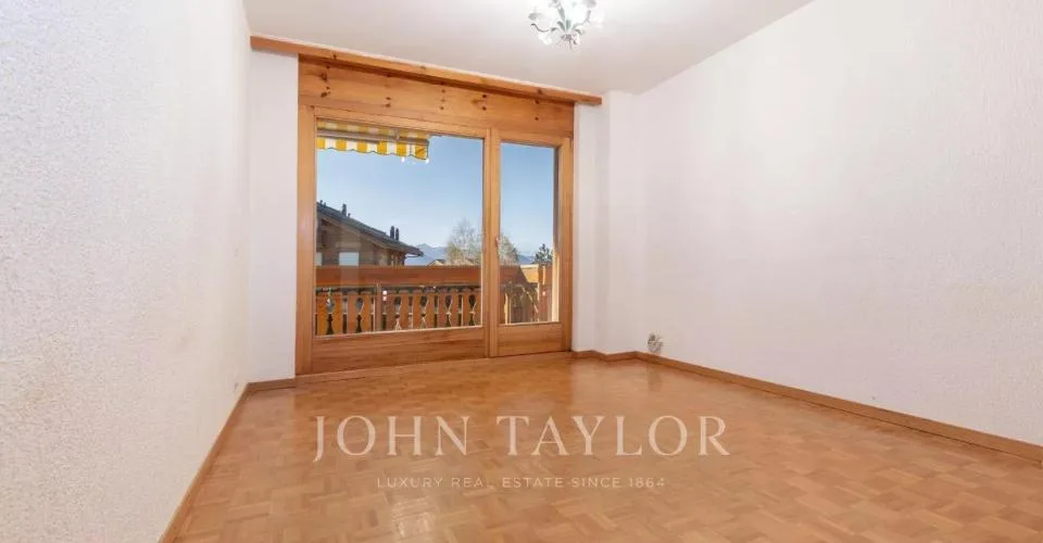 Rare opportunité : 2 chalets sur un propriété de 2789m2