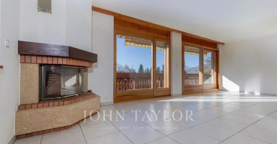 Rare opportunité : 2 chalets sur un propriété de 2789m2