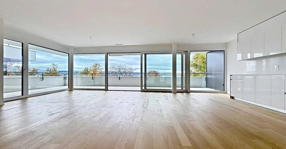 Luxuriöse 4.5-Zimmer-Wohnung mit überdachtem Balkon – Foto 4 von 13