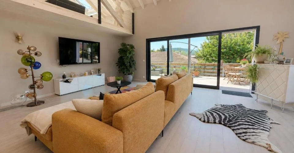 Villa de 6 pièces de 320 m² habitables à vendre à Miécourt