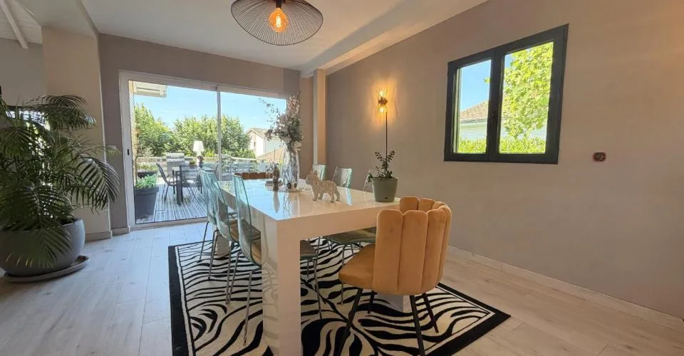 Villa de 6 pièces de 320 m² habitables à vendre à Miécourt