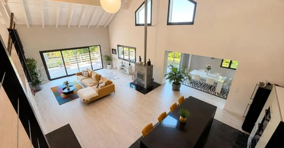 Villa de 6 pièces de 320 m² habitables à vendre à Miécourt