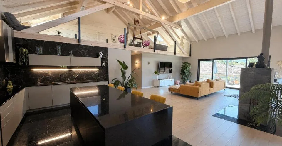 Villa de 6 pièces de 320 m² habitables à vendre à Miécourt