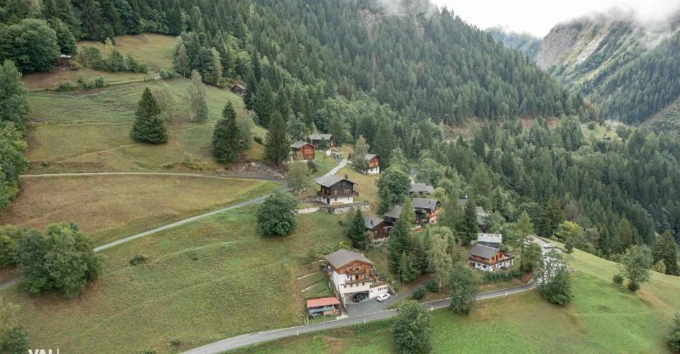 Immeuble spacieux à la campagne