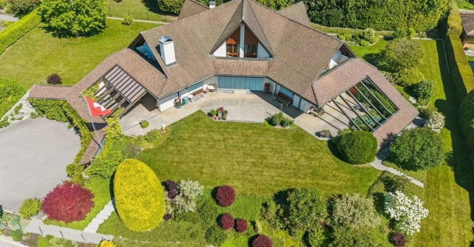 Élégante villa de prestige dans un quartier prisé à Villars-sur-Glâne – photo 2 of 13