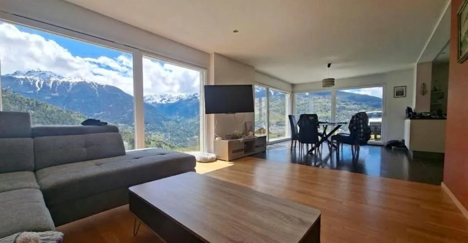 Villa de deux appartements avec raccard et carnotzet – Foto 2 von 13