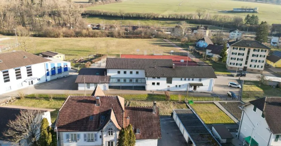 Cortébert, immeuble locatif de 4 appartements et 7 garages – photo 2 sur 7