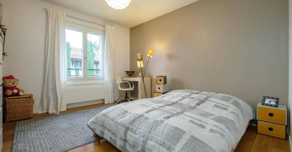 Spacieux duplex en attique de 235 m² entièrement rénové