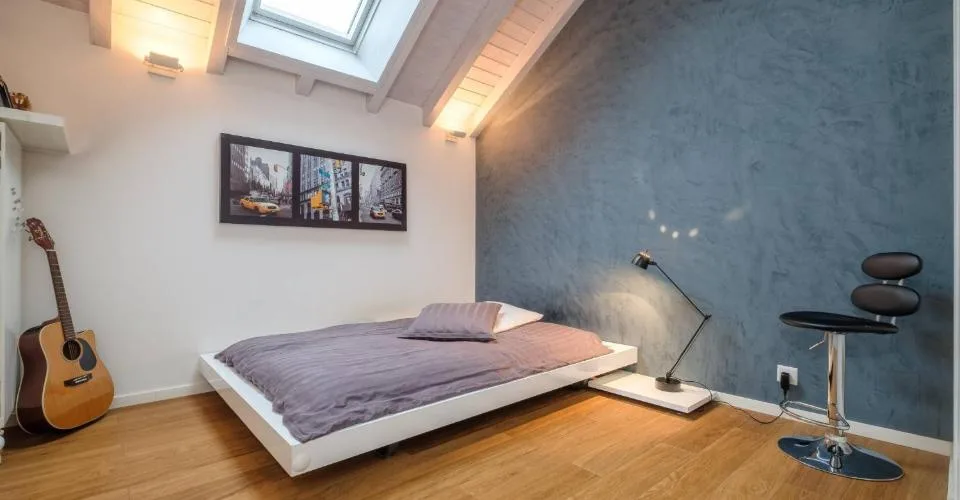 Spacieux duplex en attique de 235 m² entièrement rénové