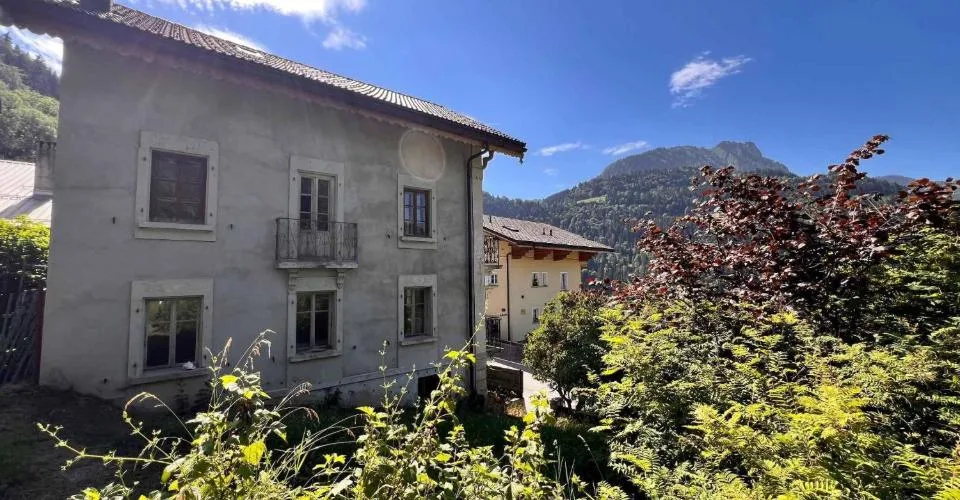 Immeuble d'habitation de deux logements à rénover – Foto 2 von 12
