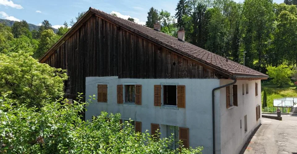 À vendre à Perrefitte maison de 7.5 pièces à rénover – Foto 2 von 13