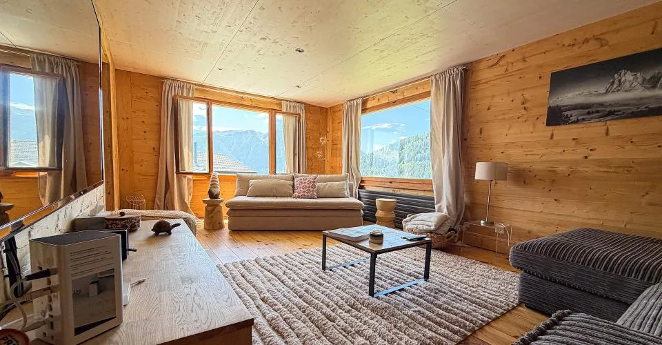Chalet magnifiquement rénové sur une très belle parcelle plate à Ovronnaz/VS