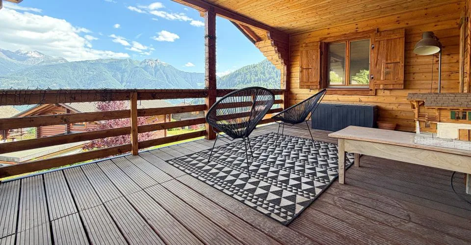 Chalet magnifiquement rénové sur une très belle parcelle plate à Ovronnaz/VS