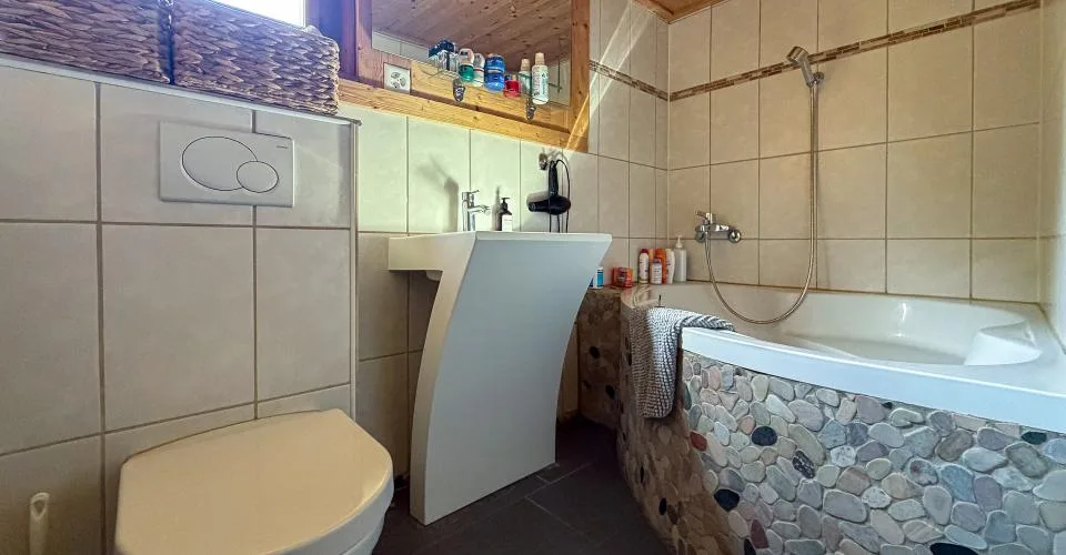 Chalet magnifiquement rénové sur une très belle parcelle plate à Ovronnaz/VS