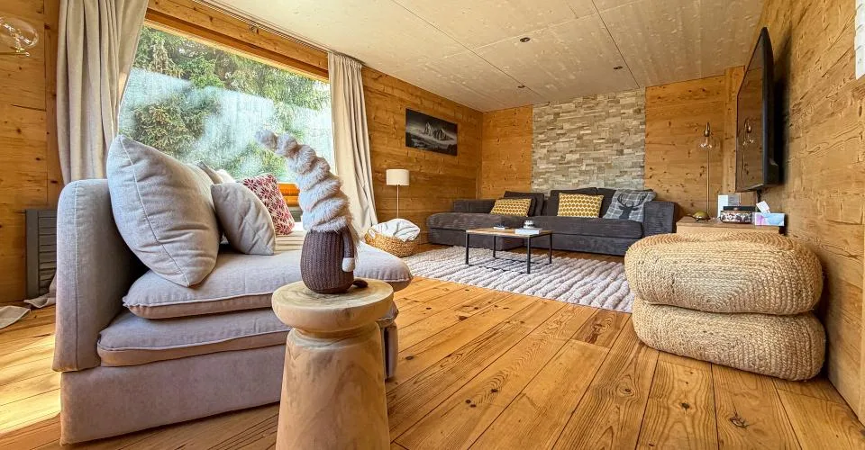 Chalet magnifiquement rénové sur une très belle parcelle plate à Ovronnaz/VS