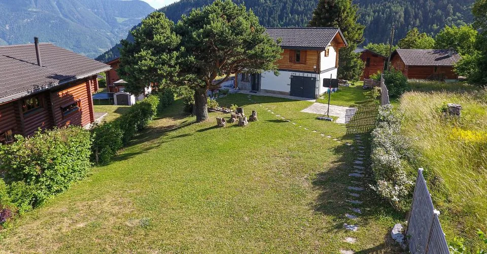Chalet magnifiquement rénové sur une très belle parcelle plate à Ovronnaz/VS