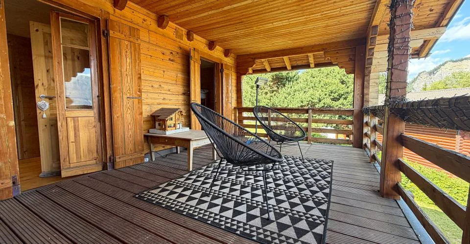 Chalet magnifiquement rénové sur une très belle parcelle plate à Ovronnaz/VS
