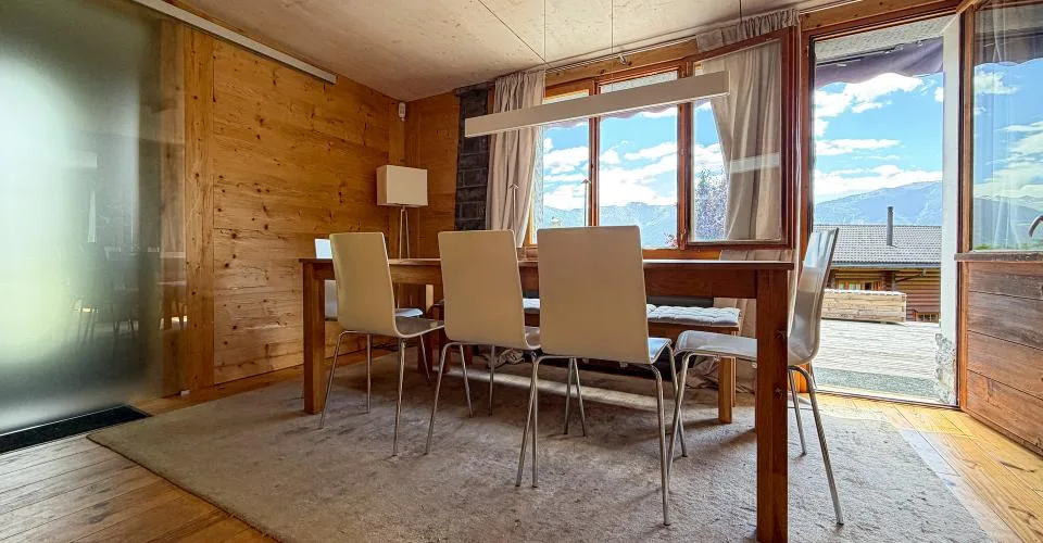 Chalet magnifiquement rénové sur une très belle parcelle plate à Ovronnaz/VS