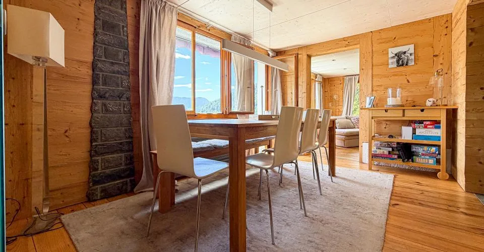 Chalet magnifiquement rénové sur une très belle parcelle plate à Ovronnaz/VS