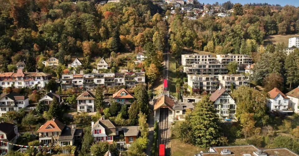 VENTE CONFIDENTIELLE : VILLA D'EXCEPTION PROCHE DU LAC DE BIENNE – Foto 2 von 3