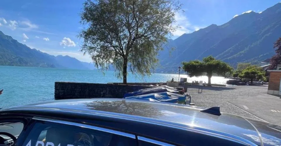 VENTE CONFIDENTIELLE SUR LE LAC DE BRIENZ – foto 4 di 5