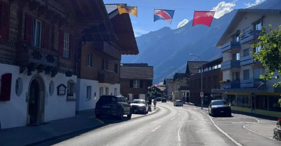 VENTE CONFIDENTIELLE SUR LE LAC DE BRIENZ – foto 2 di 5