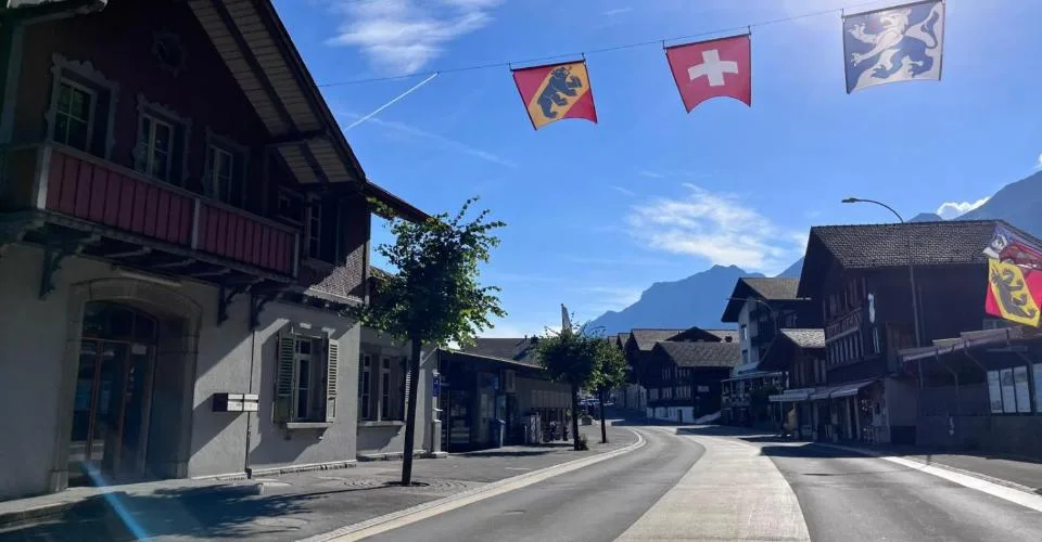 VENTE CONFIDENTIELLE SUR LE LAC DE BRIENZ – foto 3 di 5