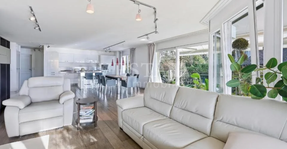 EXCLUSIVITÉ - APPARTEMENT AVEC VUE À MONTREUX