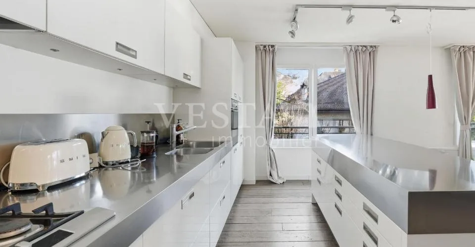 EXCLUSIVITÉ - APPARTEMENT AVEC VUE À MONTREUX