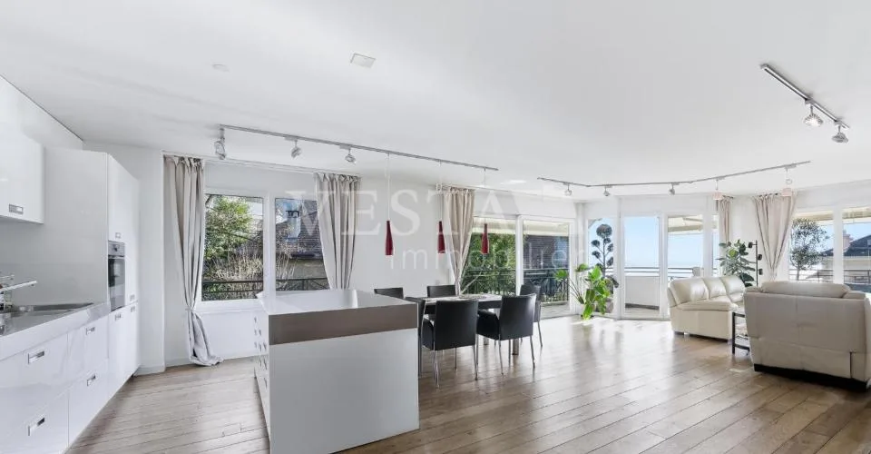 EXCLUSIVITÉ - APPARTEMENT AVEC VUE À MONTREUX