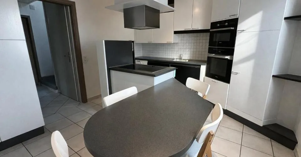 Maison à vendre de 3 logements avec grand terrain à Courgenay – Foto 2 von 13