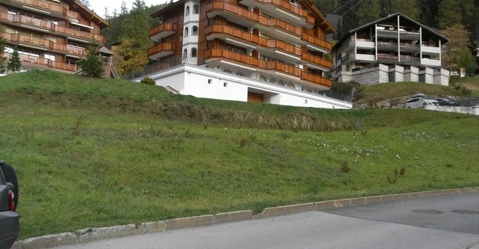 Terrain à bâtir dans le quartier du Gribelier, en dehors du centre du village de Loèche-les-Bains – Foto 2 von 5