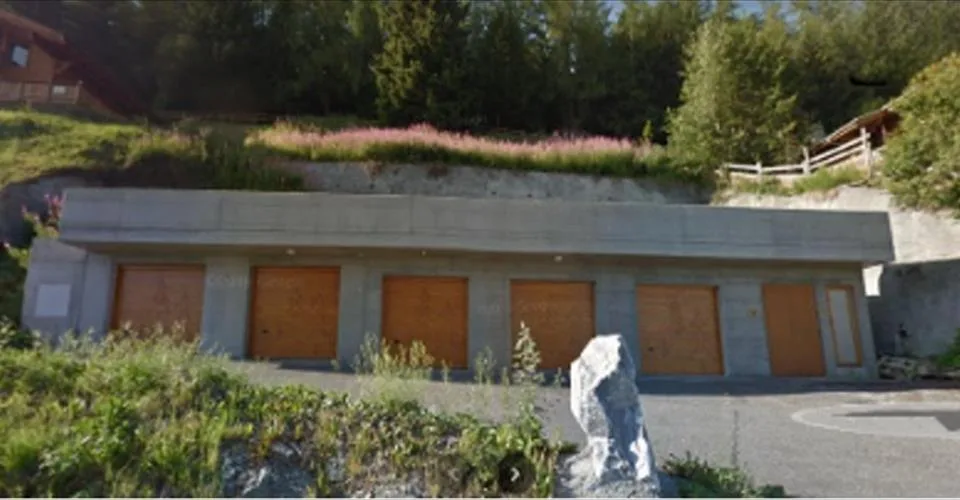Terrain constructible, libre de mandat à côté du Bisse – photo 5 sur 15