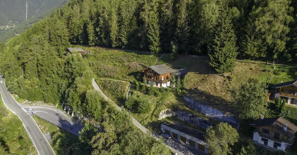 Terrain constructible, libre de mandat à côté du Bisse – photo 2 sur 15