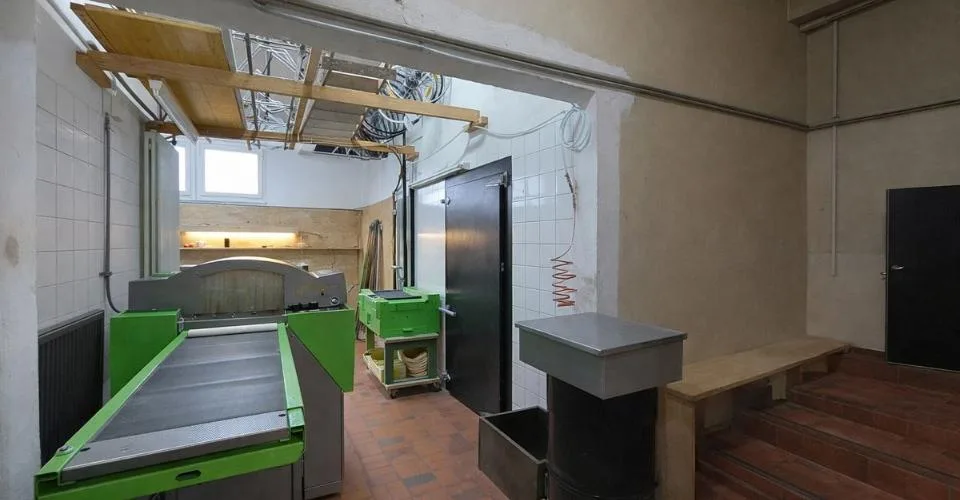SUPERBE SURFACE COMMERCIALE DE 470M² SUR UN AXE TRÈS FRÉQUENTÉ – photo 7 sur 8