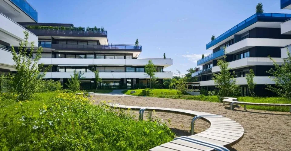 Appartement neuf de 4.5 pièces avec balcons couverts – photo 11 of 13