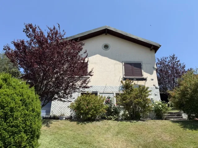 Belle maison individuelle avec garage et jardin